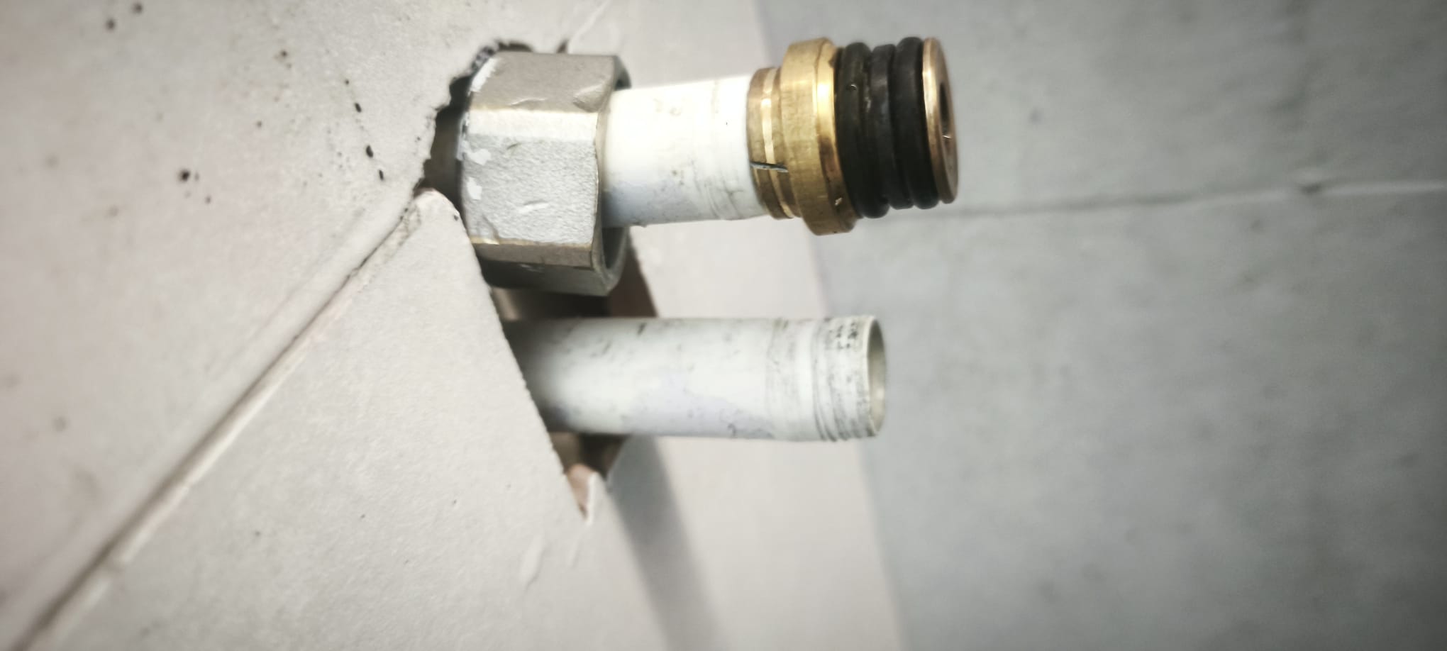 Conexión multicapa a radiador — instalación calefacción Terrassa