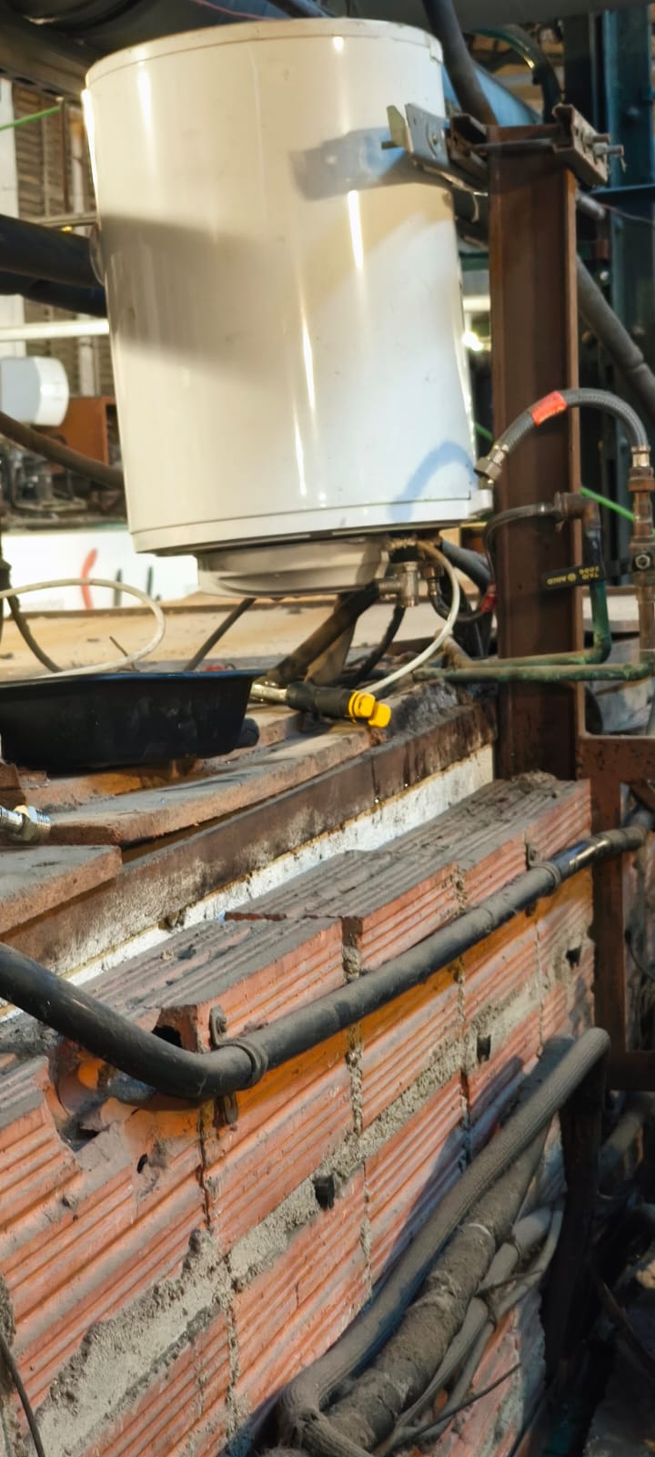 Instalación de calentador en obra — fontanero Terrassa