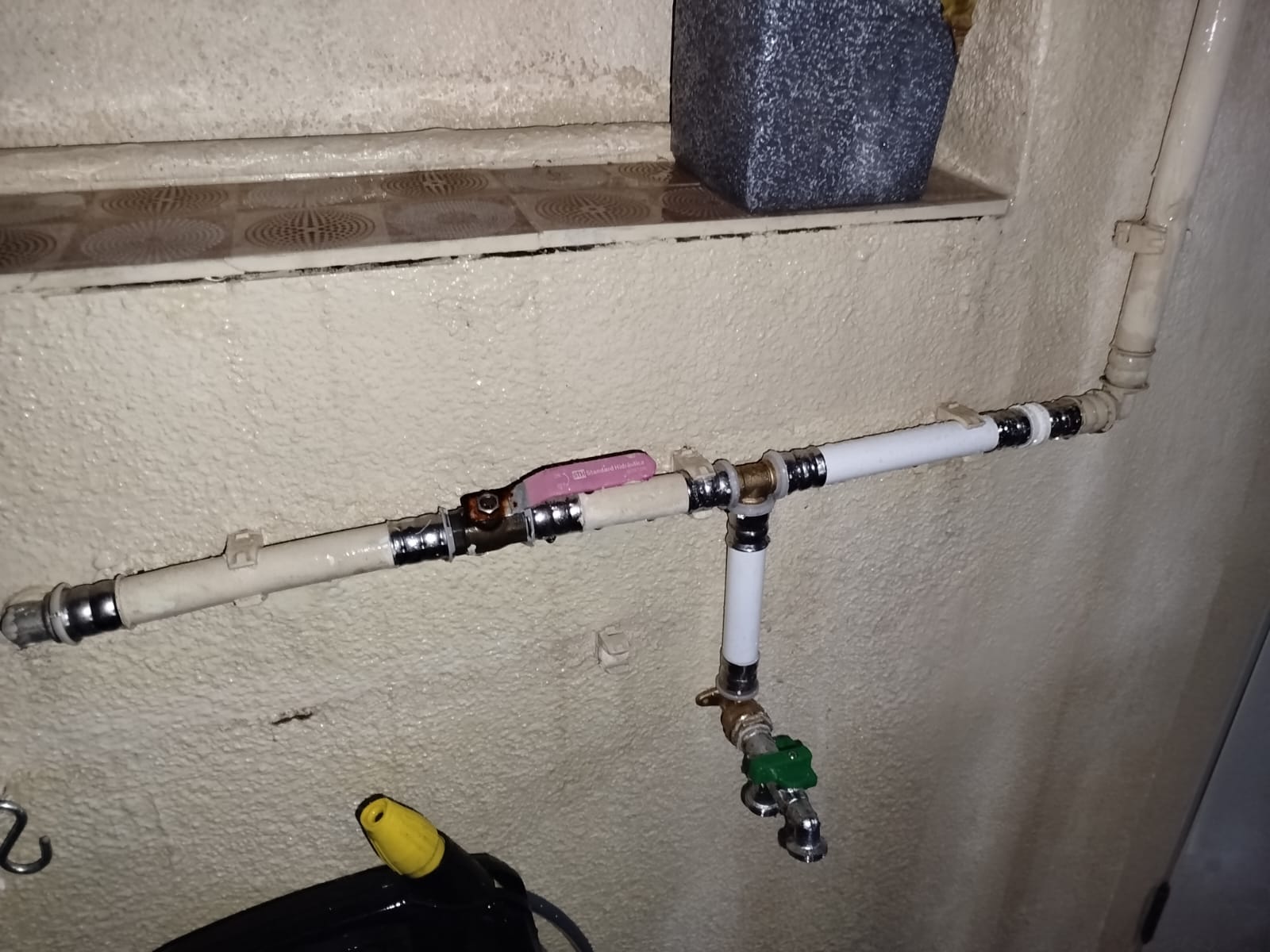 Instalación tubería multicapa con llave de paso — fontanero Terrassa