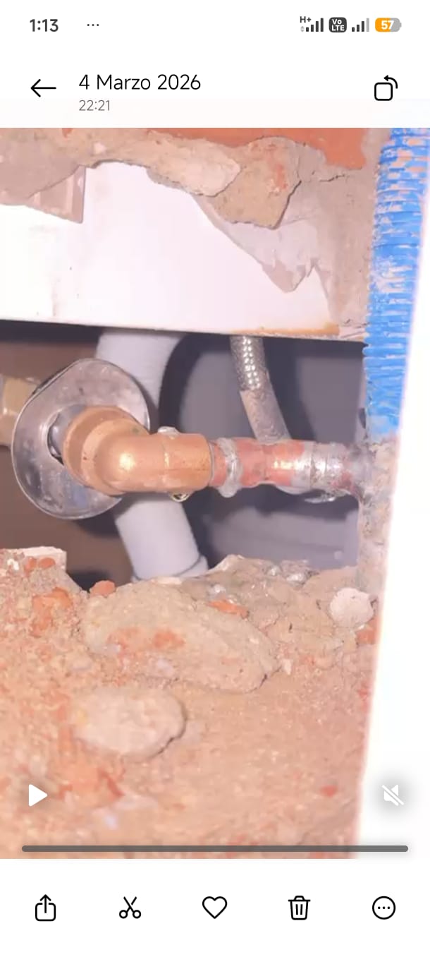 Reparación de tubería de cobre en pared — fontanero Terrassa